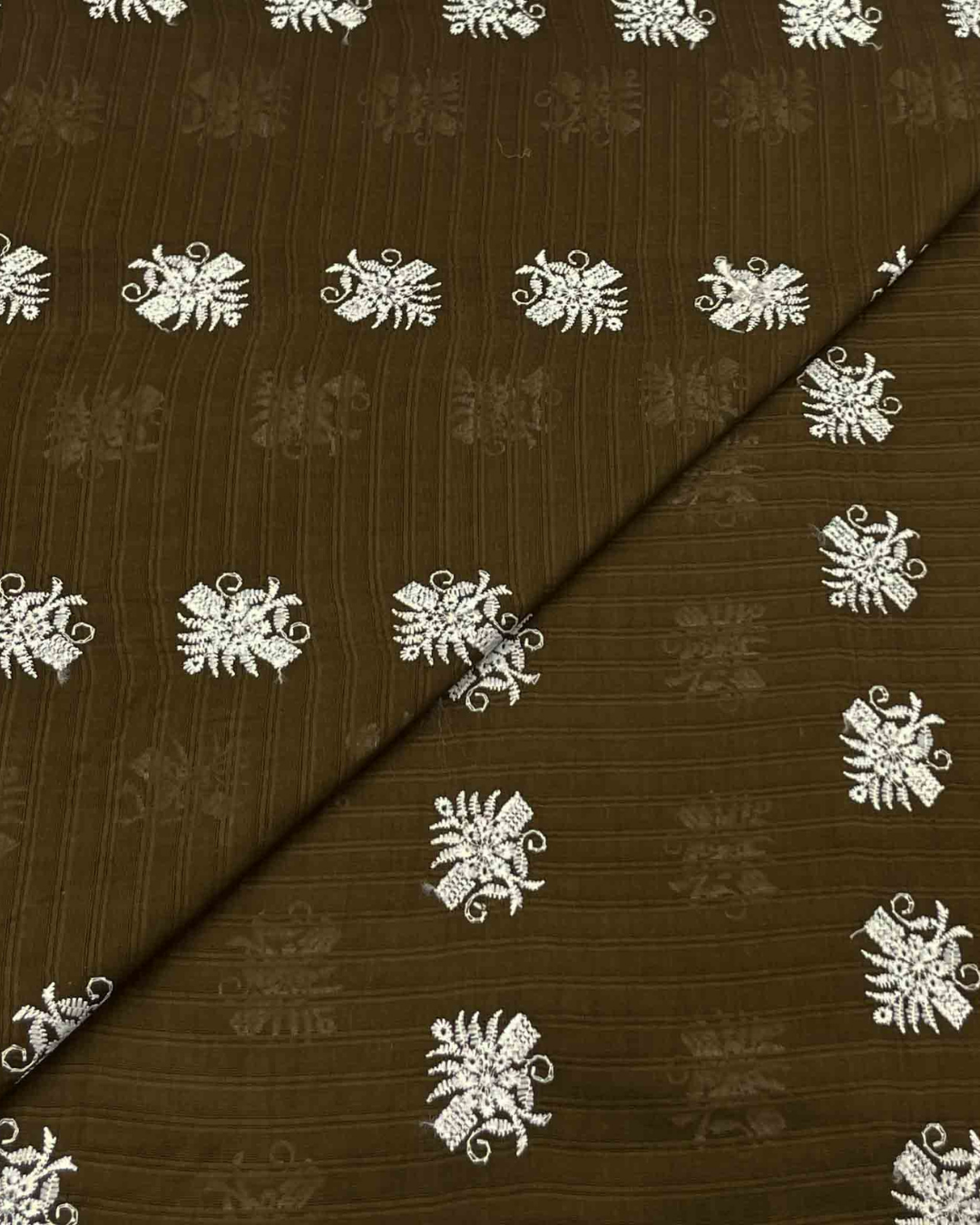 Lawn Chickenkari D5H011