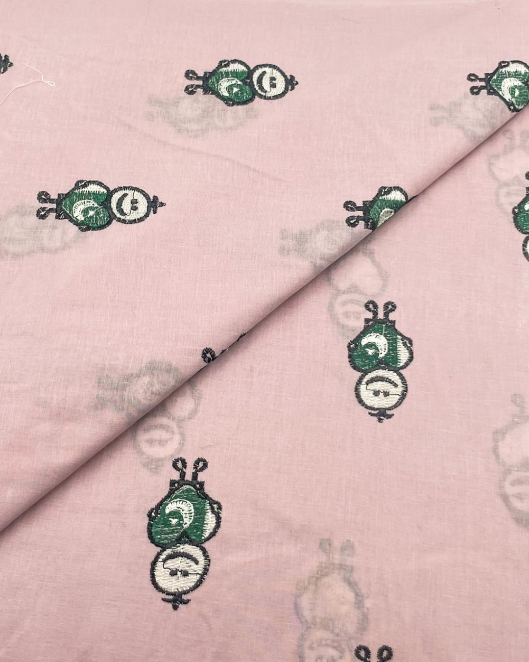 Azadi Lawn Embroidery D5A002