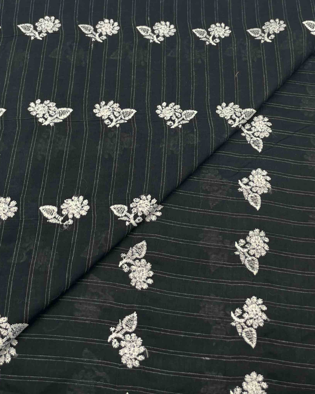 Lawn Chickenkari D5H037