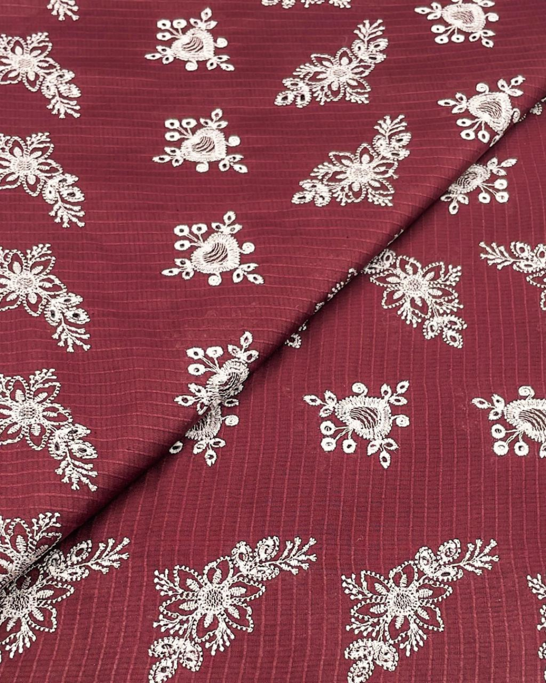 Dobby Lawn Wider Chickenkari D5B004