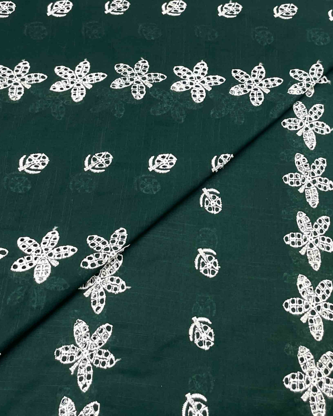 Lawn Chickenkari D5H095