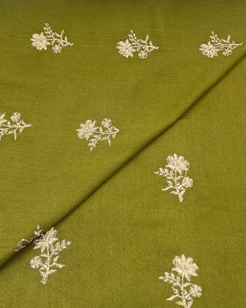 Silk Karandi Embroidery D3C101