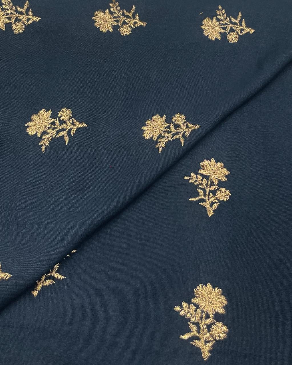 Silk Karandi Embroidery D3C098