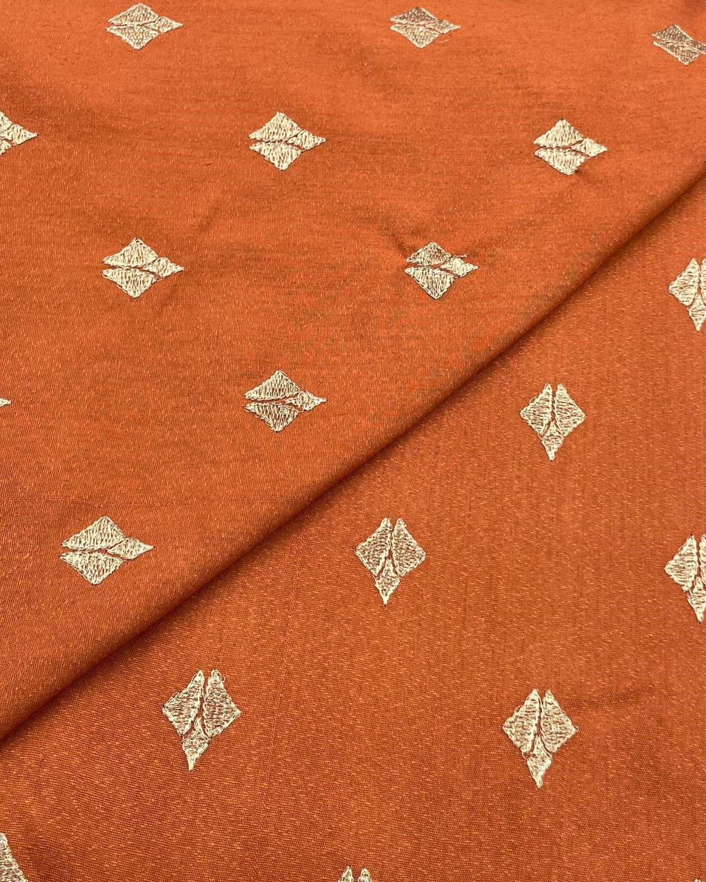 Silk Karandi Embroidery D3C031