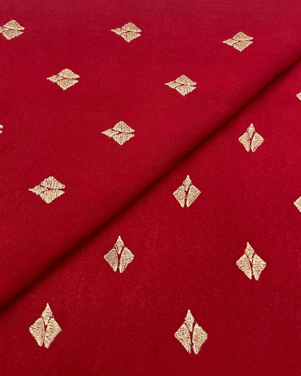 Silk Karandi Embroidery D3C032