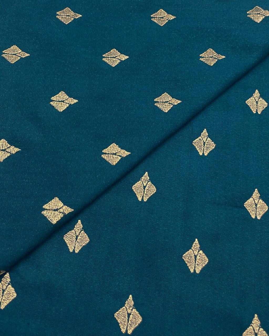 Silk Karandi Embroidery D3C046