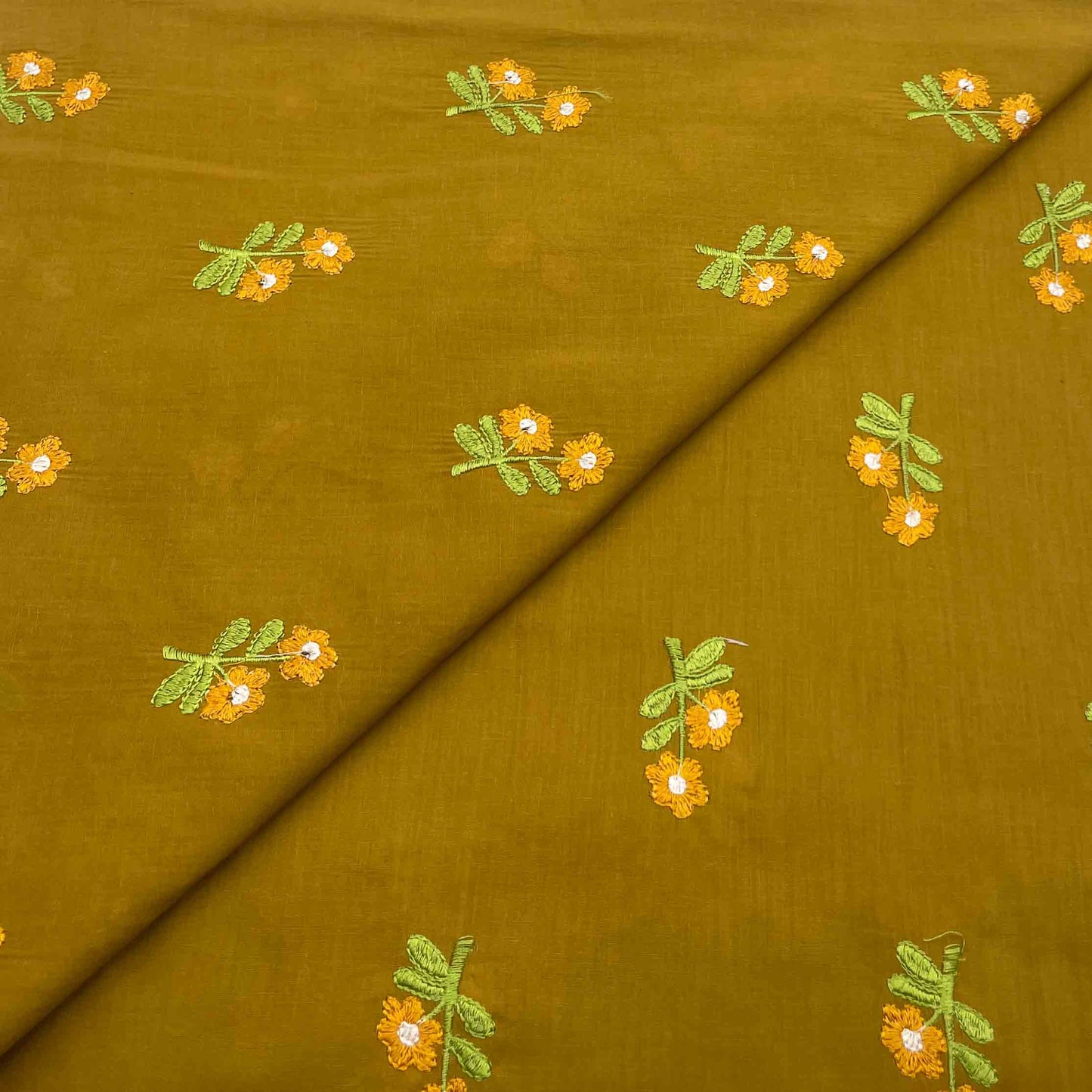 Lawn Emb D12068 567/yard