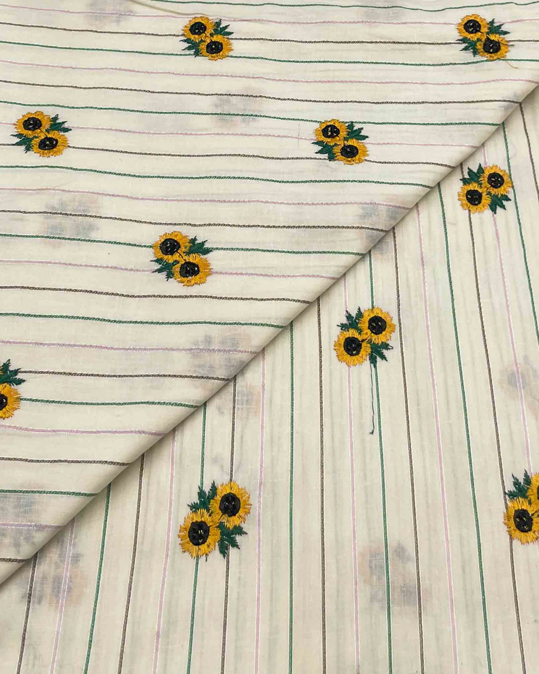 Lawn Embroidery Wider D5G031 <br> <b>Rs 567.00/Yard<b>